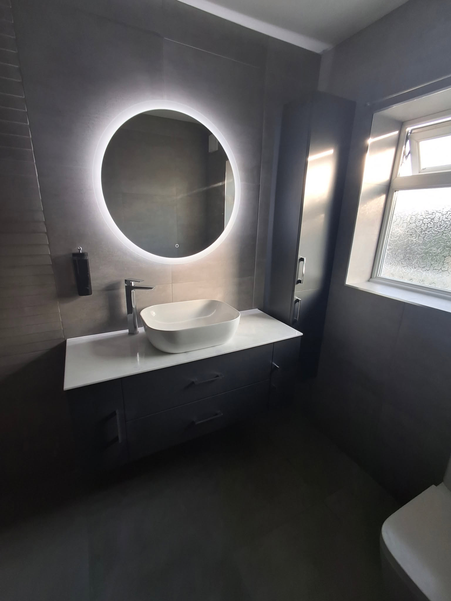 Dark Grey En-Suite with Vessel Basin